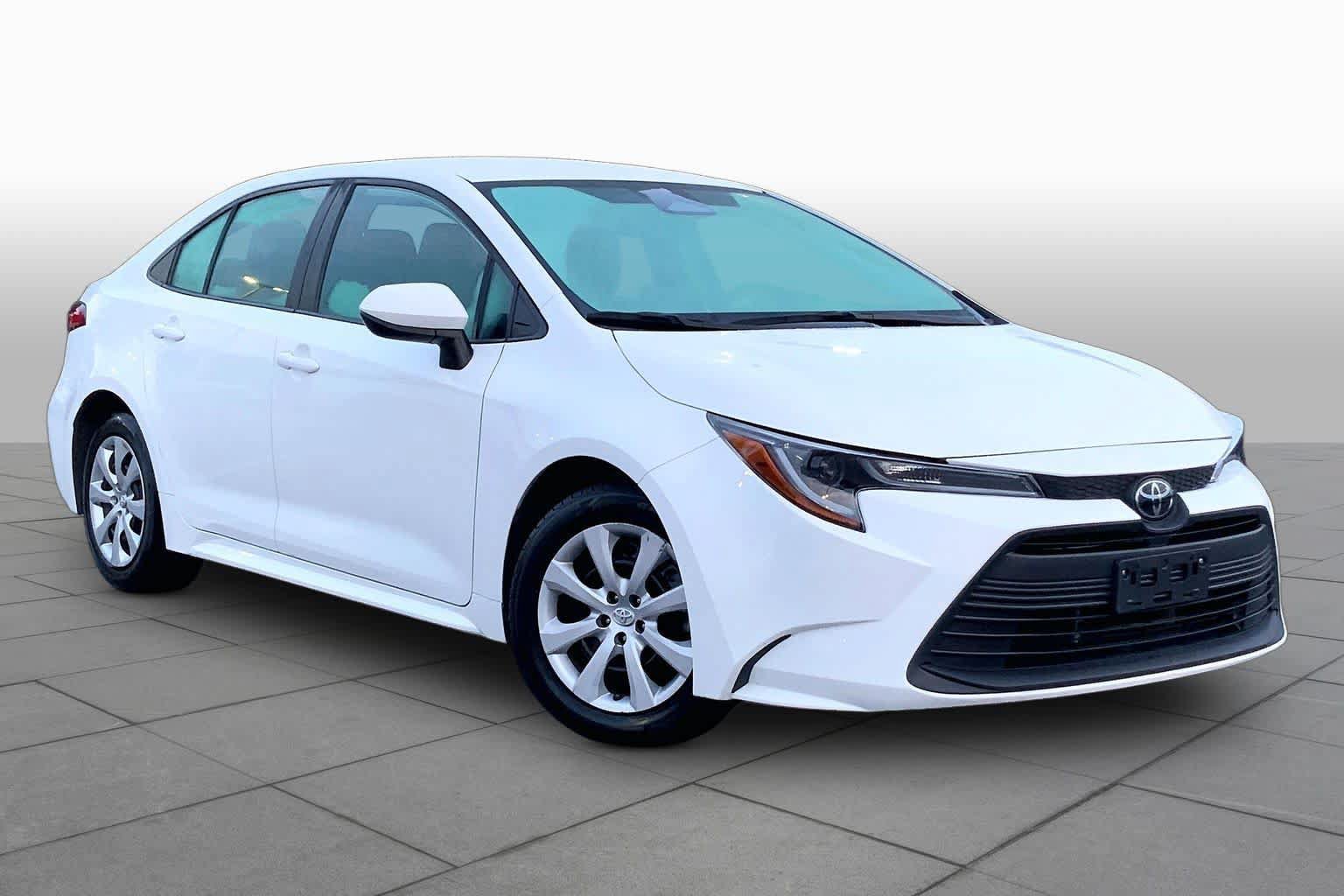 Used 2024 Toyota Corolla LE FWD image 3