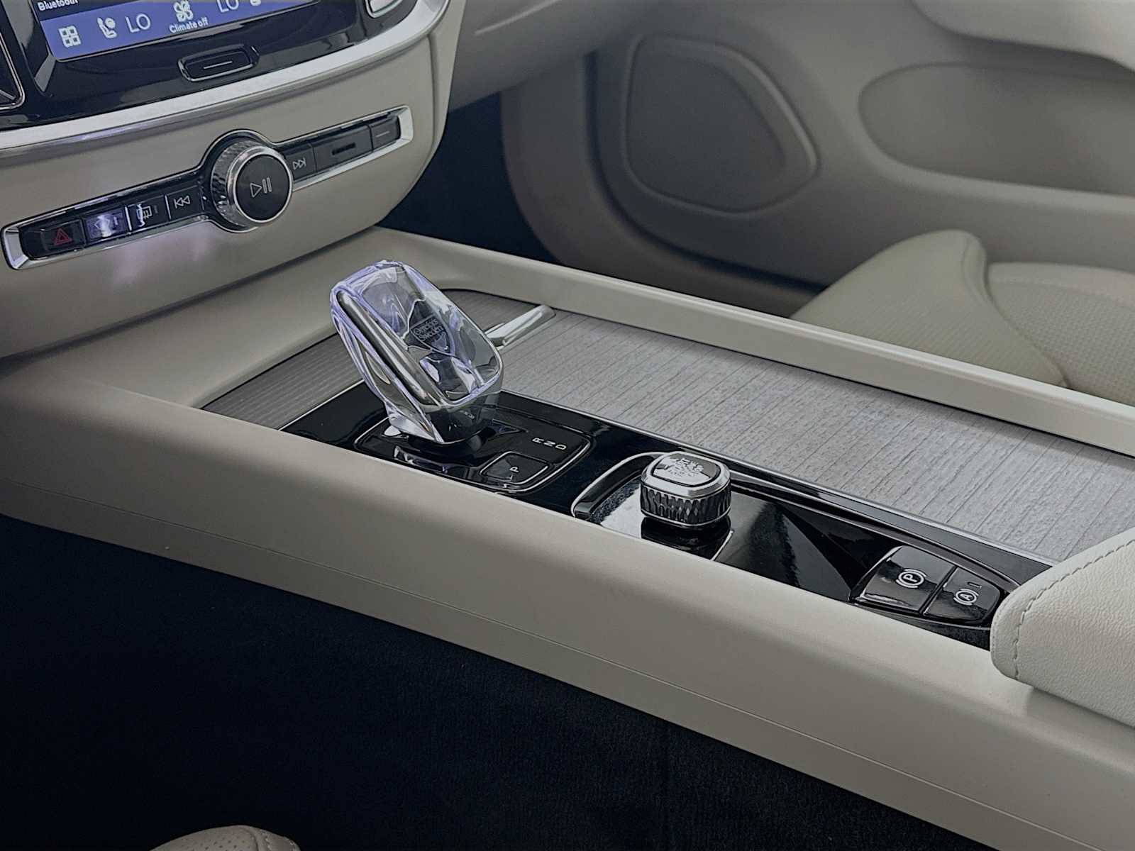 Used 2025 Volvo V60 B5 Cross Country Ultra w/ Protection Package Premier image 16