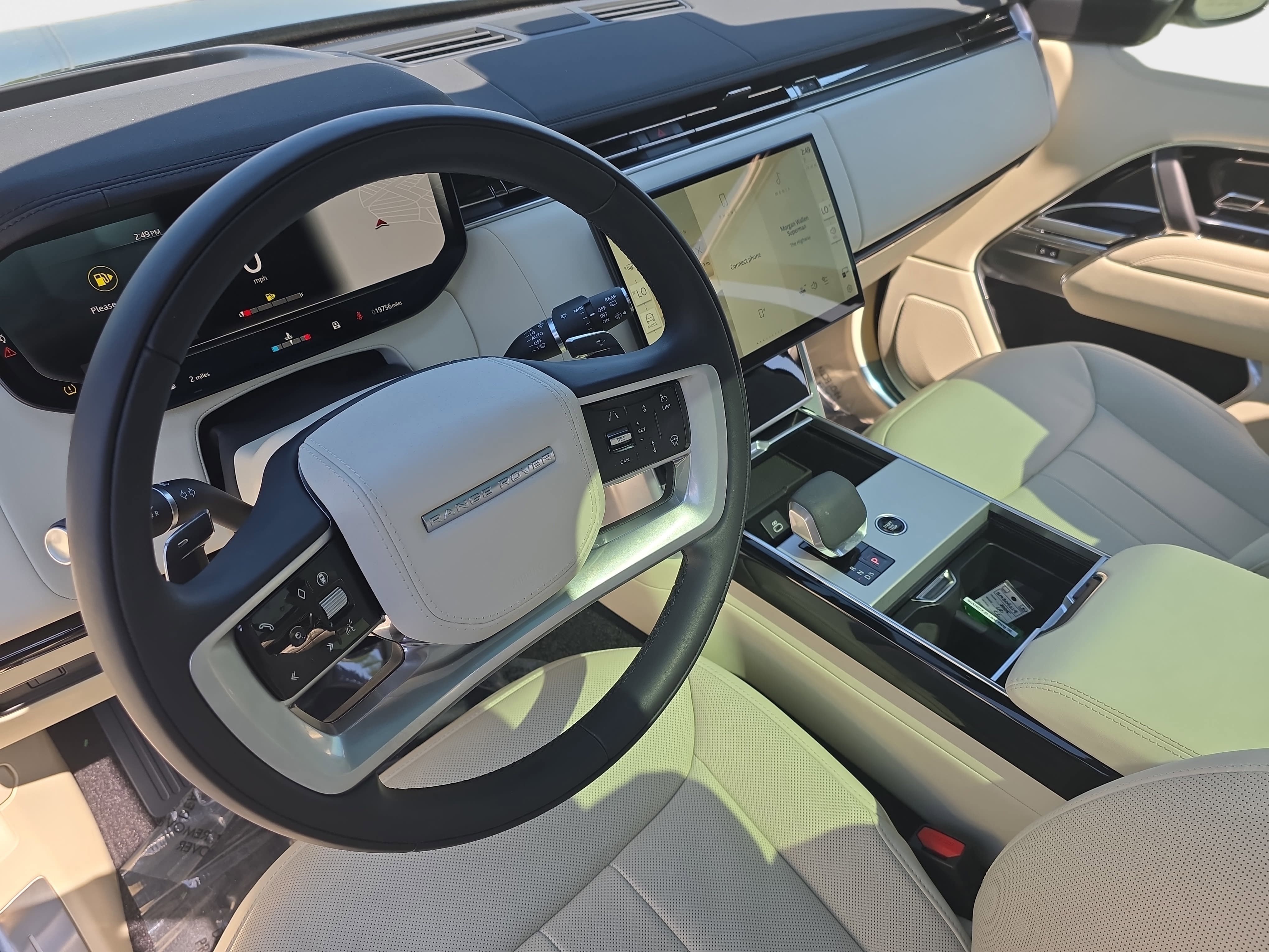 Used 2025 Land Rover Range Rover Long Wheelbase SE AWD/4WD image 18
