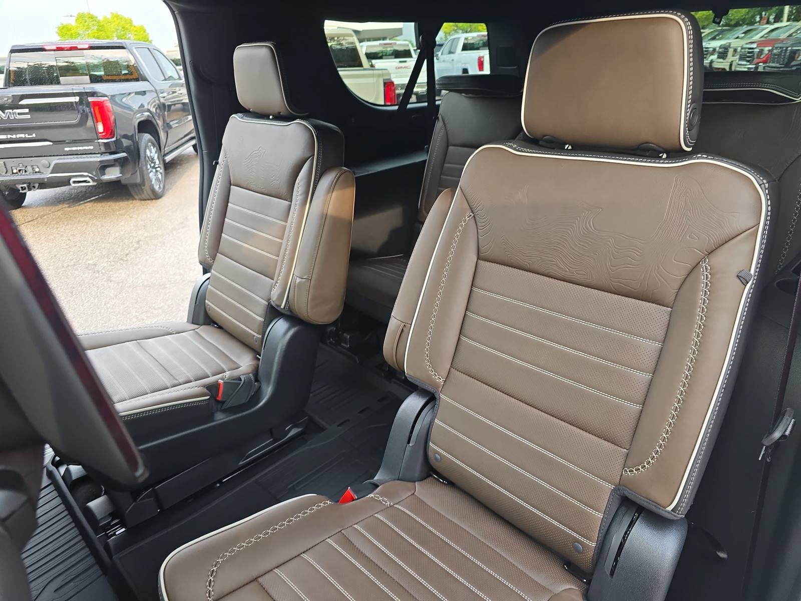 New 2026 GMC Yukon XL Denali Ultimate w/ LPO, Floor Liner Package AWD/4WD image 15