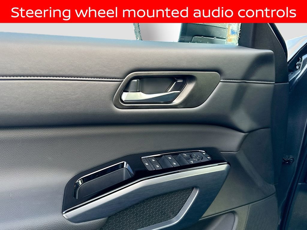 Used 2025 Nissan Pathfinder SL w/ Cargo Package image 19