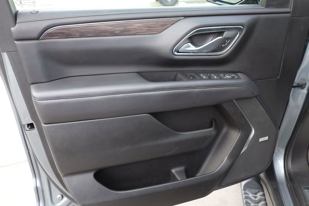 Used 2022 Chevrolet Suburban Z71 w/ Luxury Package AWD/4WD image 10