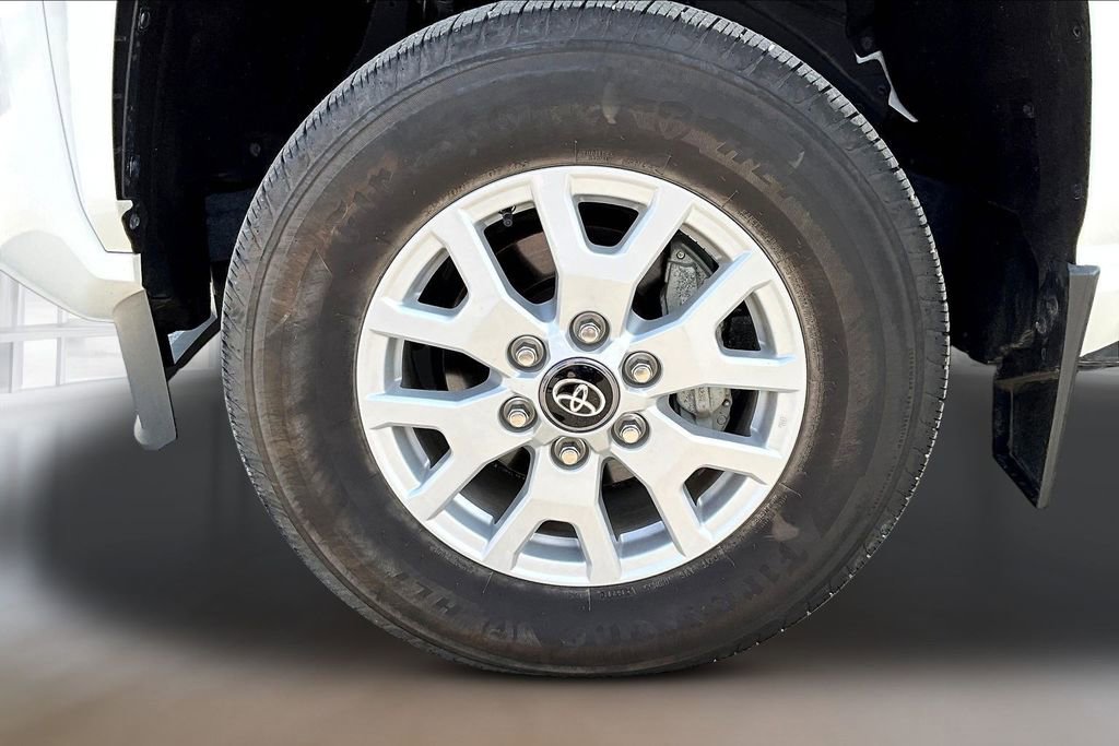 Used 2024 Toyota Tacoma SR5 AWD/4WD image 31