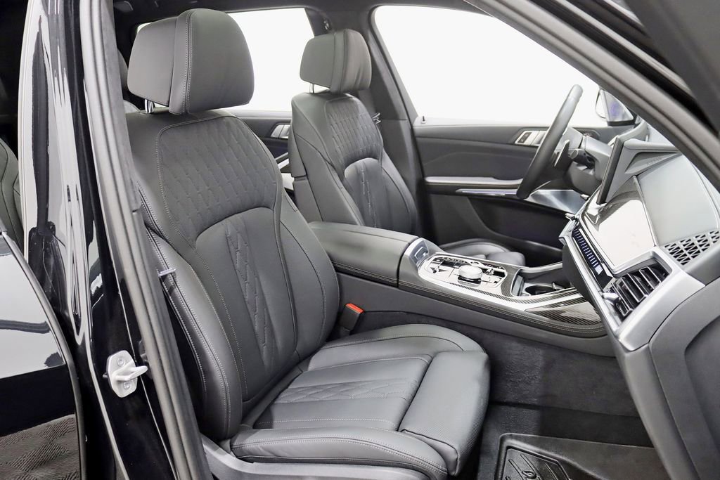 Used 2024 BMW X7 M60i w/ Executive Package image 33