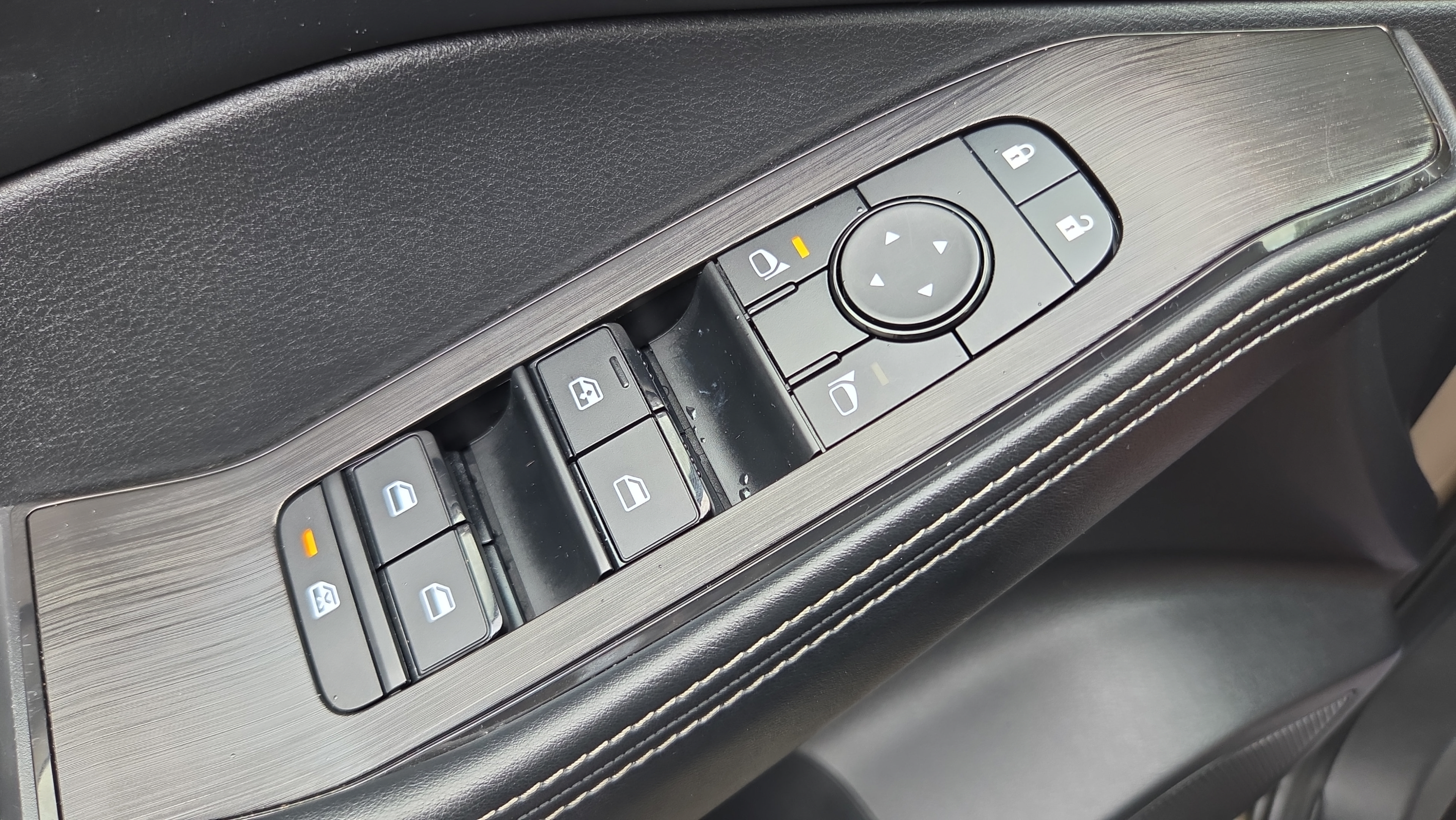 Used 2025 Nissan Rogue SV FWD image 30