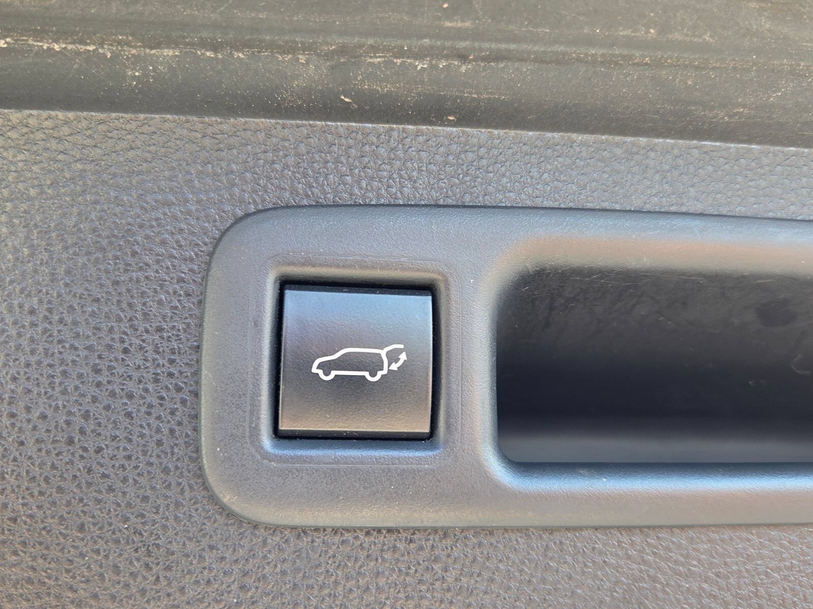 Used 2021 Toyota Highlander LE AWD/4WD image 15