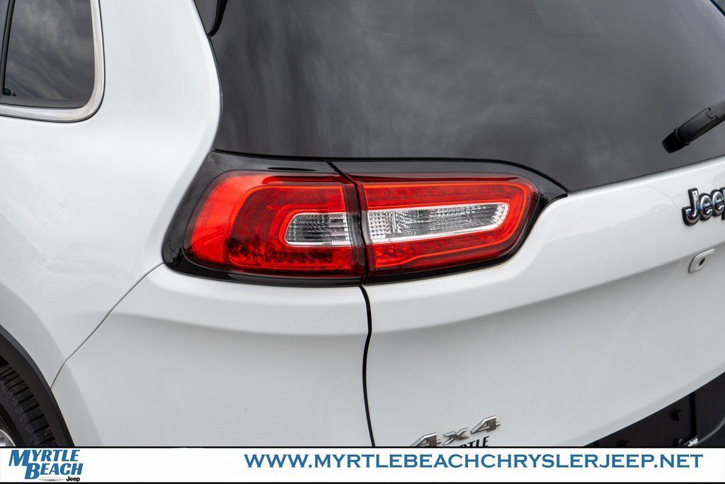 Used 2017 Jeep Cherokee Latitude w/ True North Edition image 11