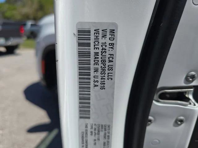 Certified 2024 Jeep Wagoneer Series II w/ Flexible Seating Group RWD image 31