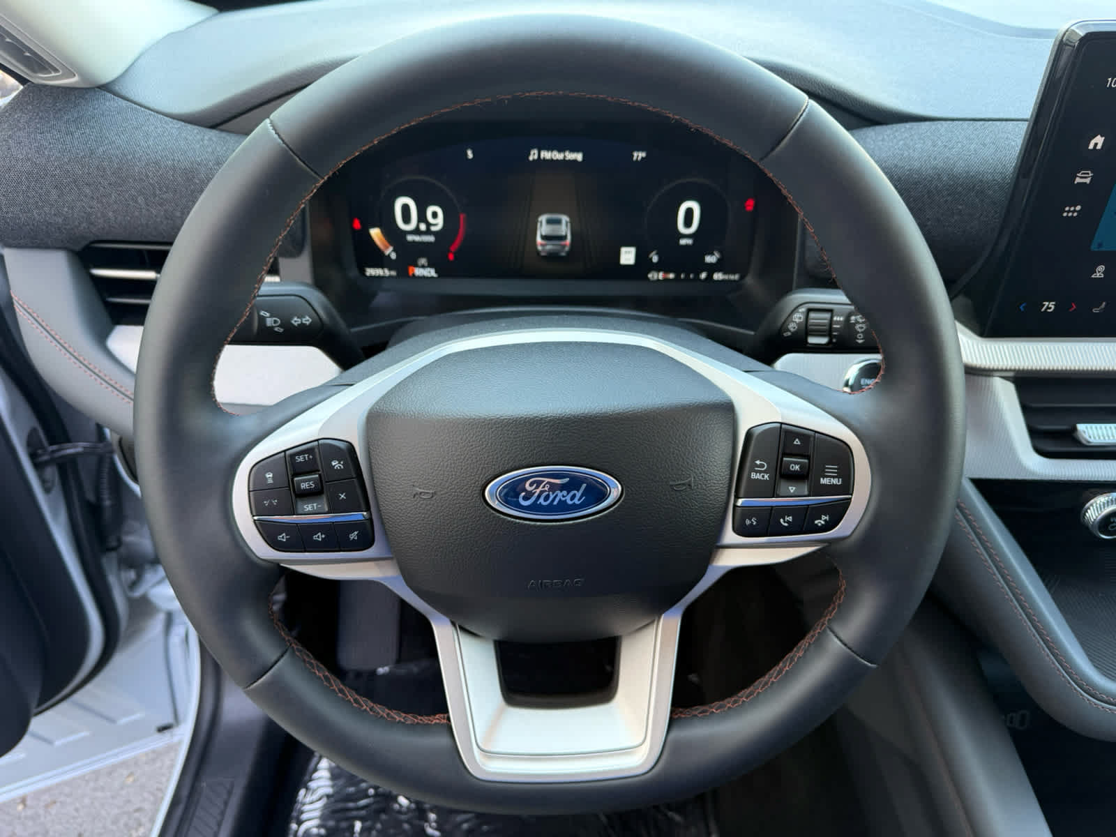 Used 2026 Ford Explorer Active AWD/4WD image 2
