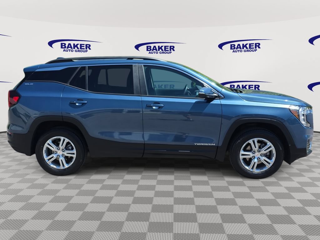 Used 2024 GMC Terrain SLE w/ Driver Convenience Package AWD/4WD image 4