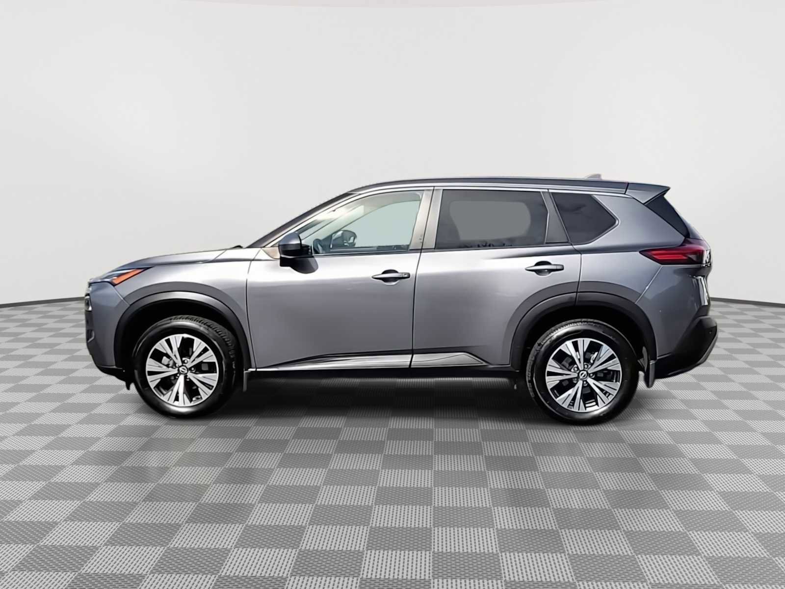 Used 2023 Nissan Rogue SV image 5