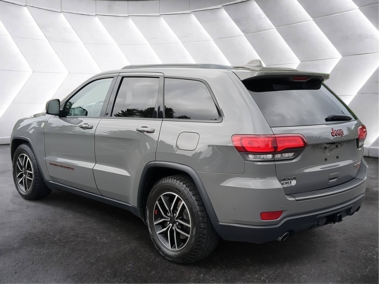 Used 2021 Jeep Grand Cherokee Trailhawk w/ Trailhawk Luxury Group AWD/4WD image 4