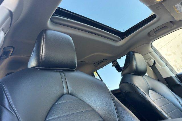Used 2021 Toyota Highlander XLE FWD image 19