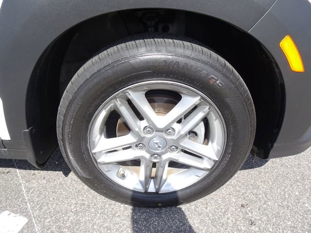 Used 2023 Hyundai Kona SE image 28