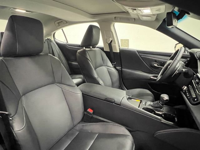 Used 2024 Lexus ES 300h w/ Premium Package image 11