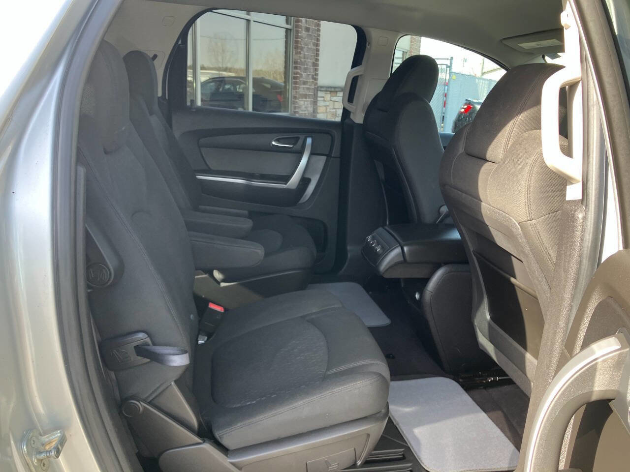 Used 2010 GMC Acadia SLE image 17