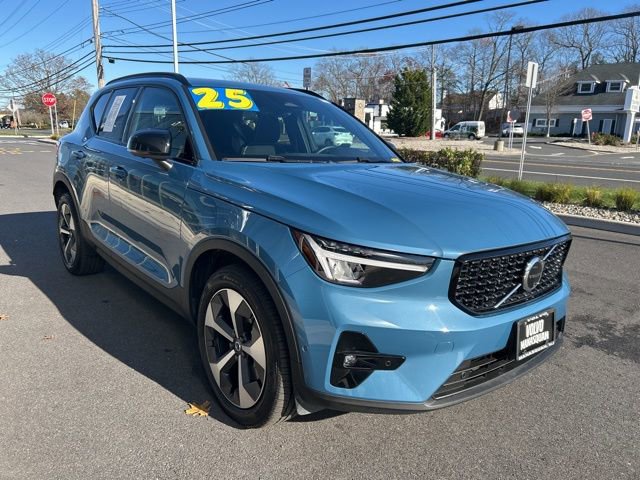Certified 2025 Volvo XC40 B5 Plus image 6