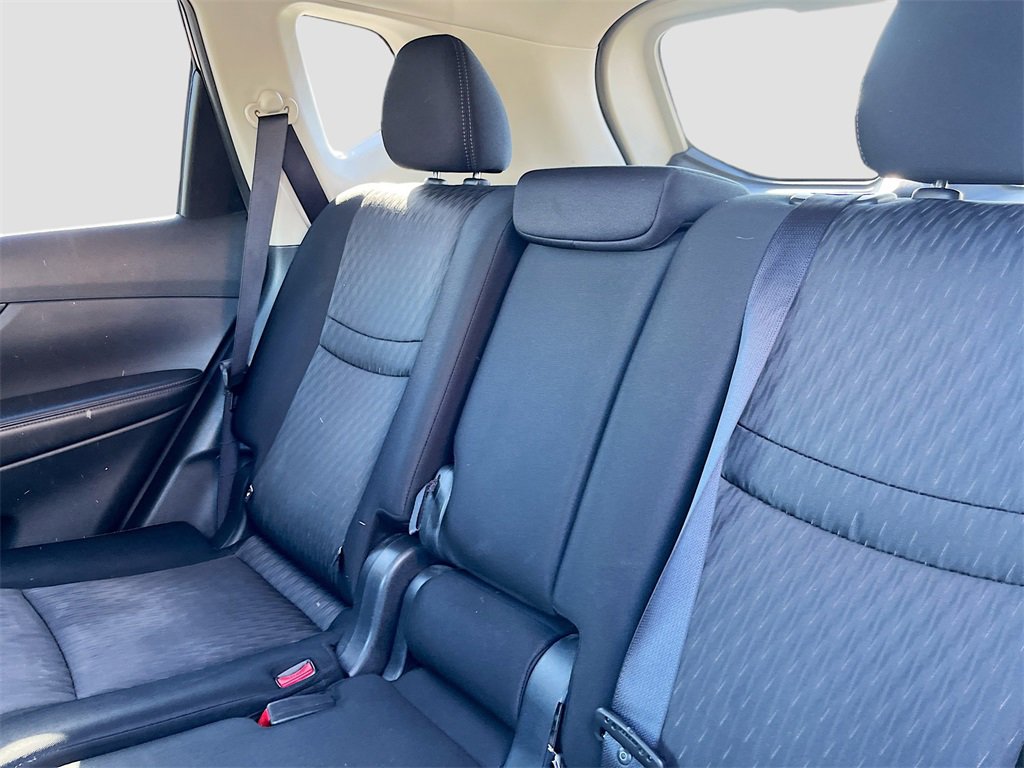 Used 2017 Nissan Rogue SV image 23