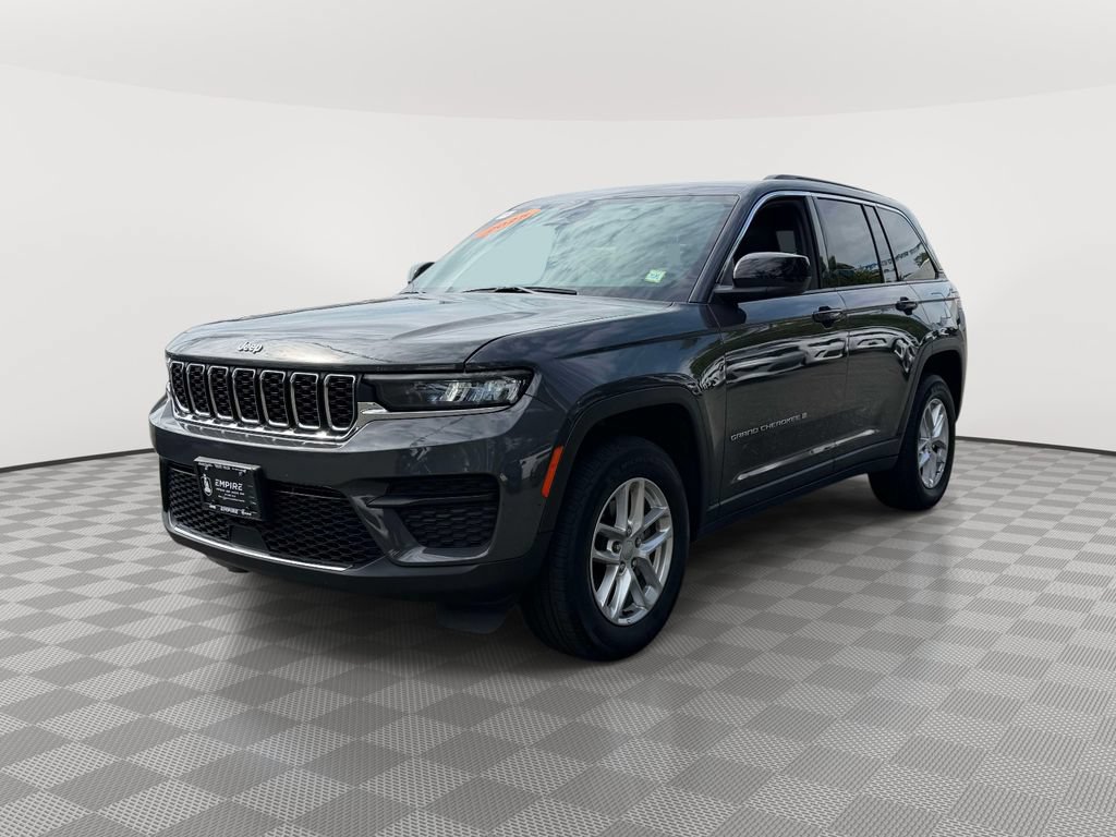 Certified 2025 Jeep Grand Cherokee Laredo AWD/4WD image 3