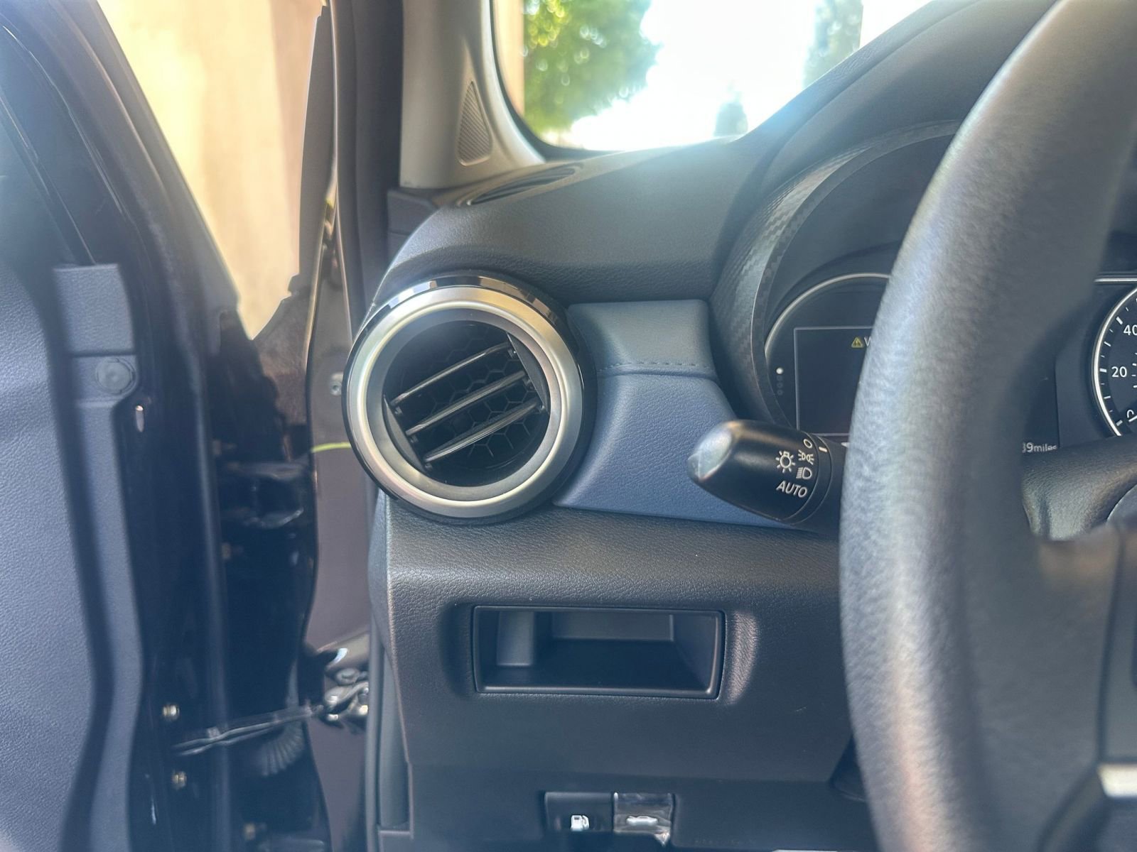 Used 2025 Nissan Versa SV image 32