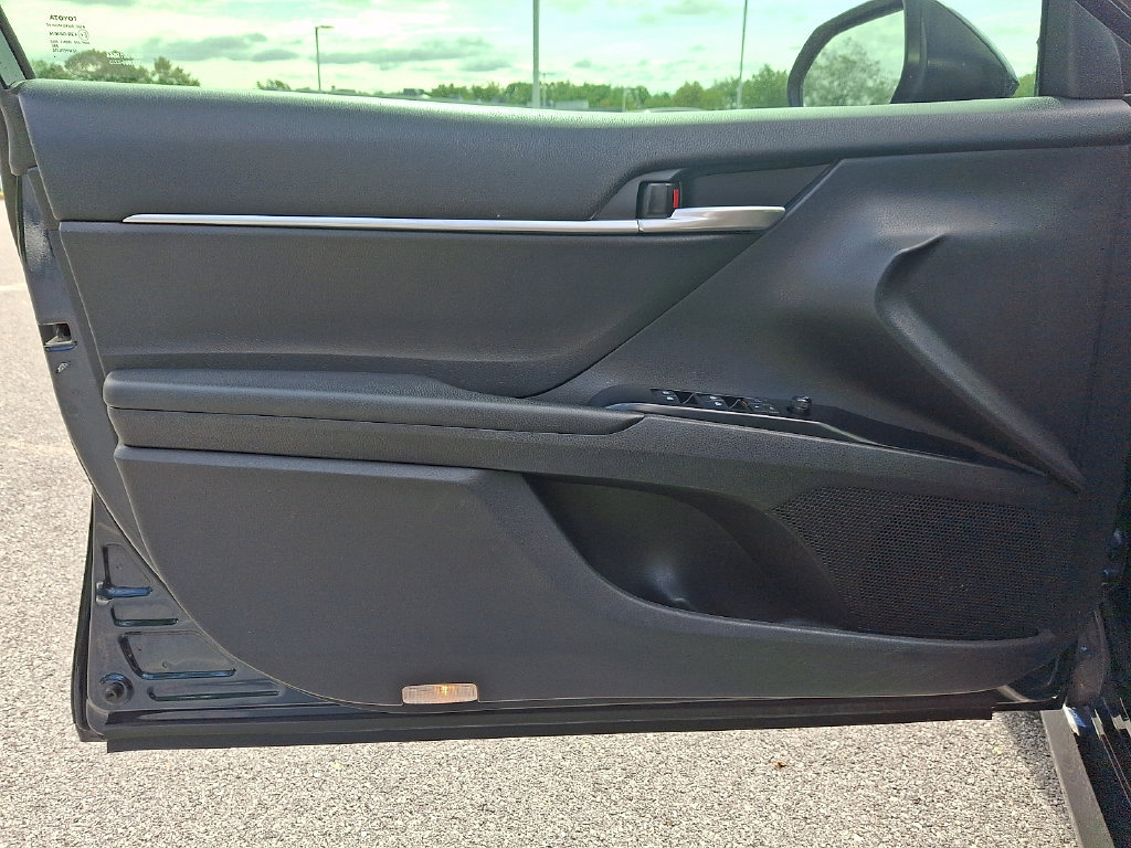 Used 2019 Toyota Camry LE w/ Convenience Package FWD image 12
