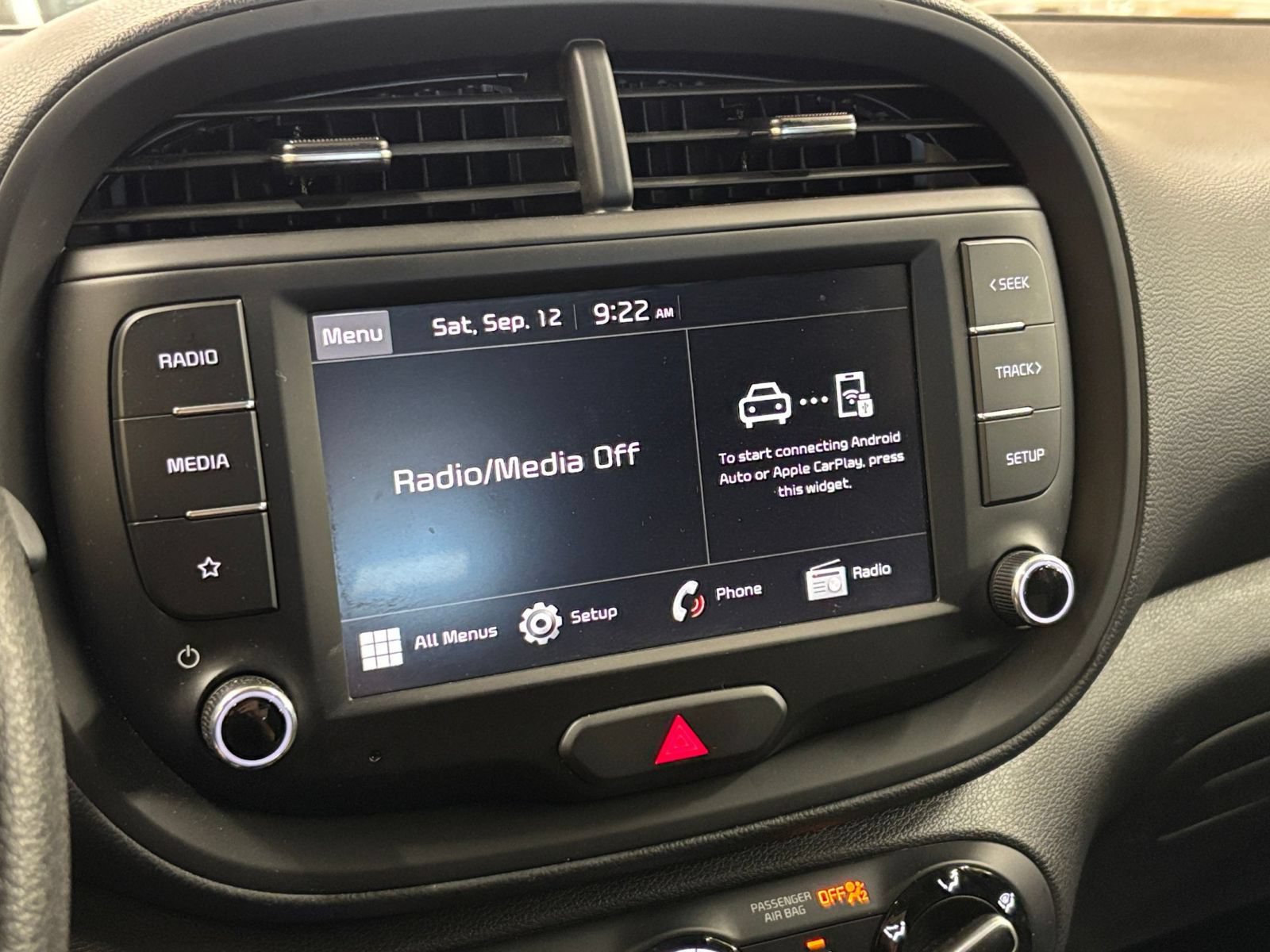 Used 2025 Kia Soul LX w/ LX Technology Package FWD image 19