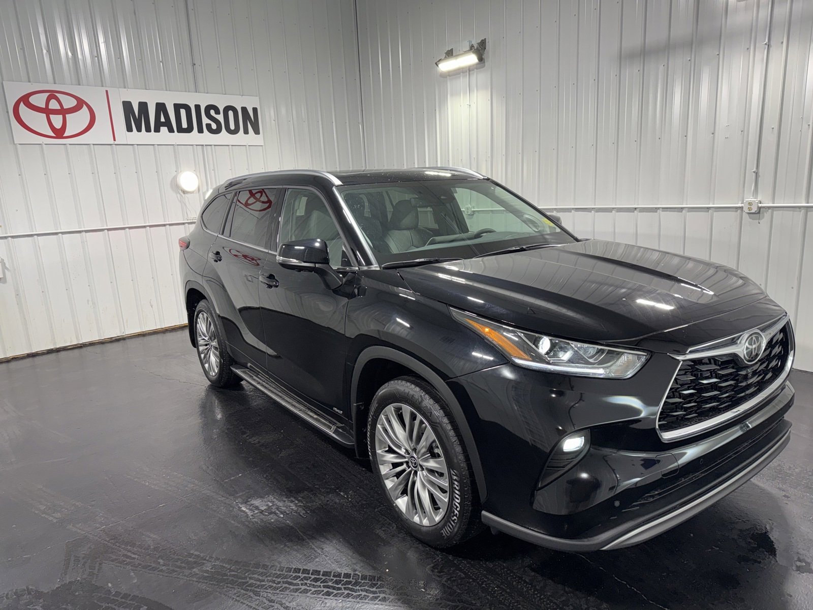 New 2026 Toyota Highlander Platinum image 4