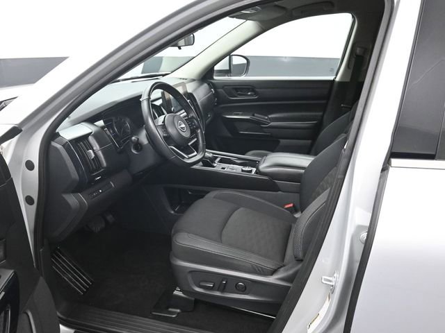 Used 2023 Nissan Pathfinder SV image 9