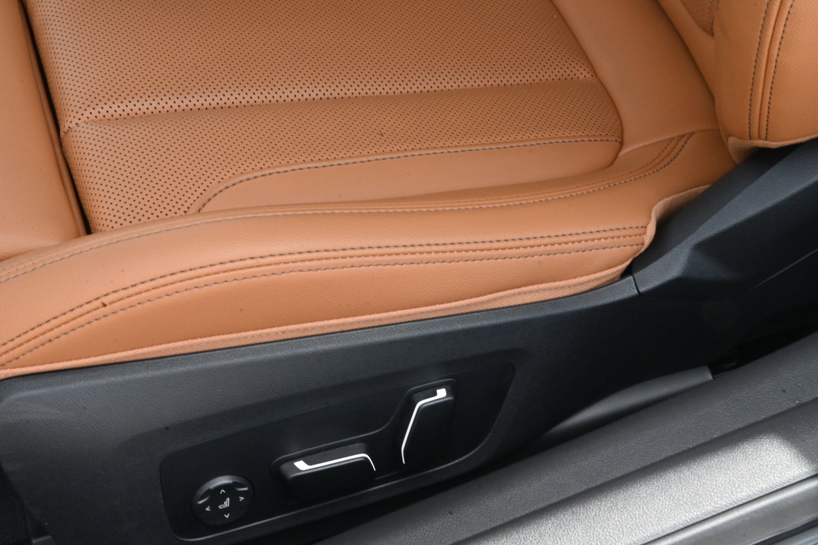 Certified 2025 BMW 430i Convertible RWD image 29