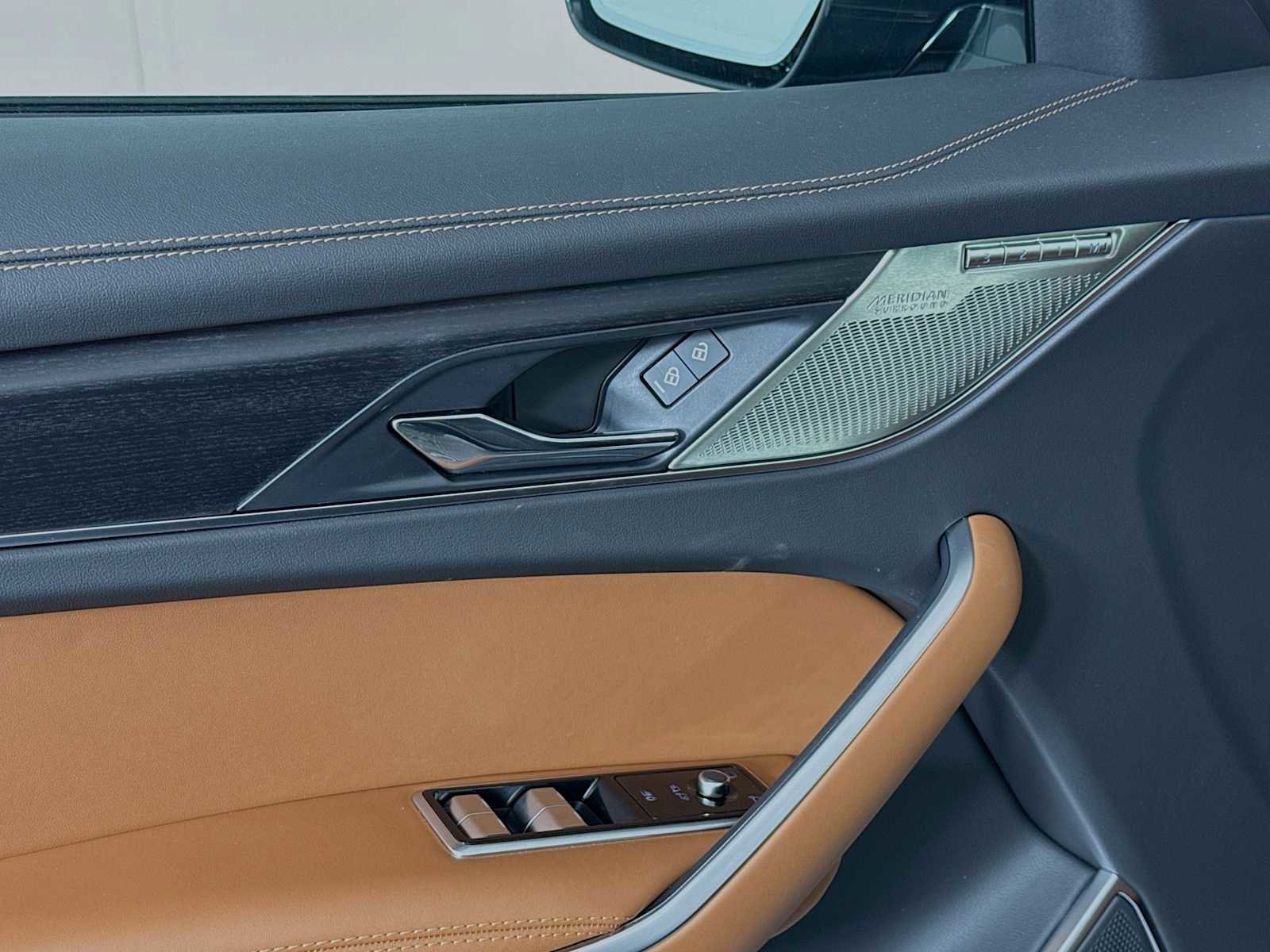 New 2026 Jaguar F-PACE R-Dynamic S image 19