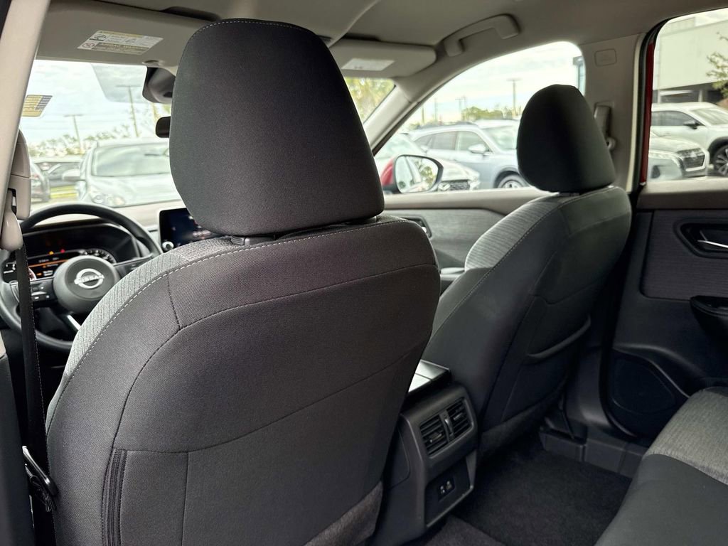 Used 2023 Nissan Rogue SV image 14