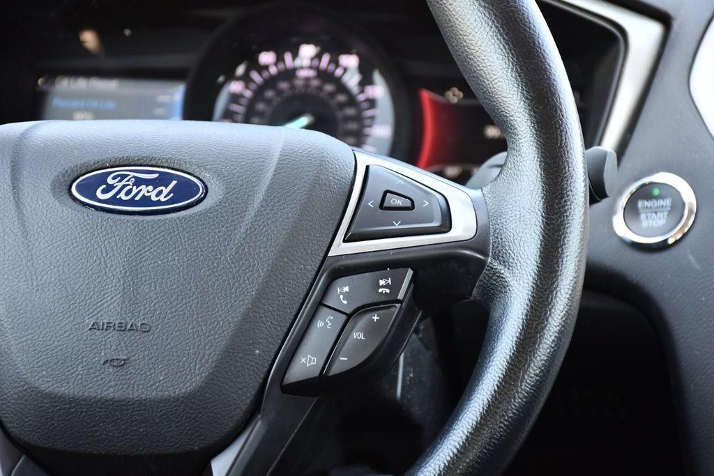 Used 2018 Ford Fusion SE w/ Fusion SE Technology Package FWD image 19