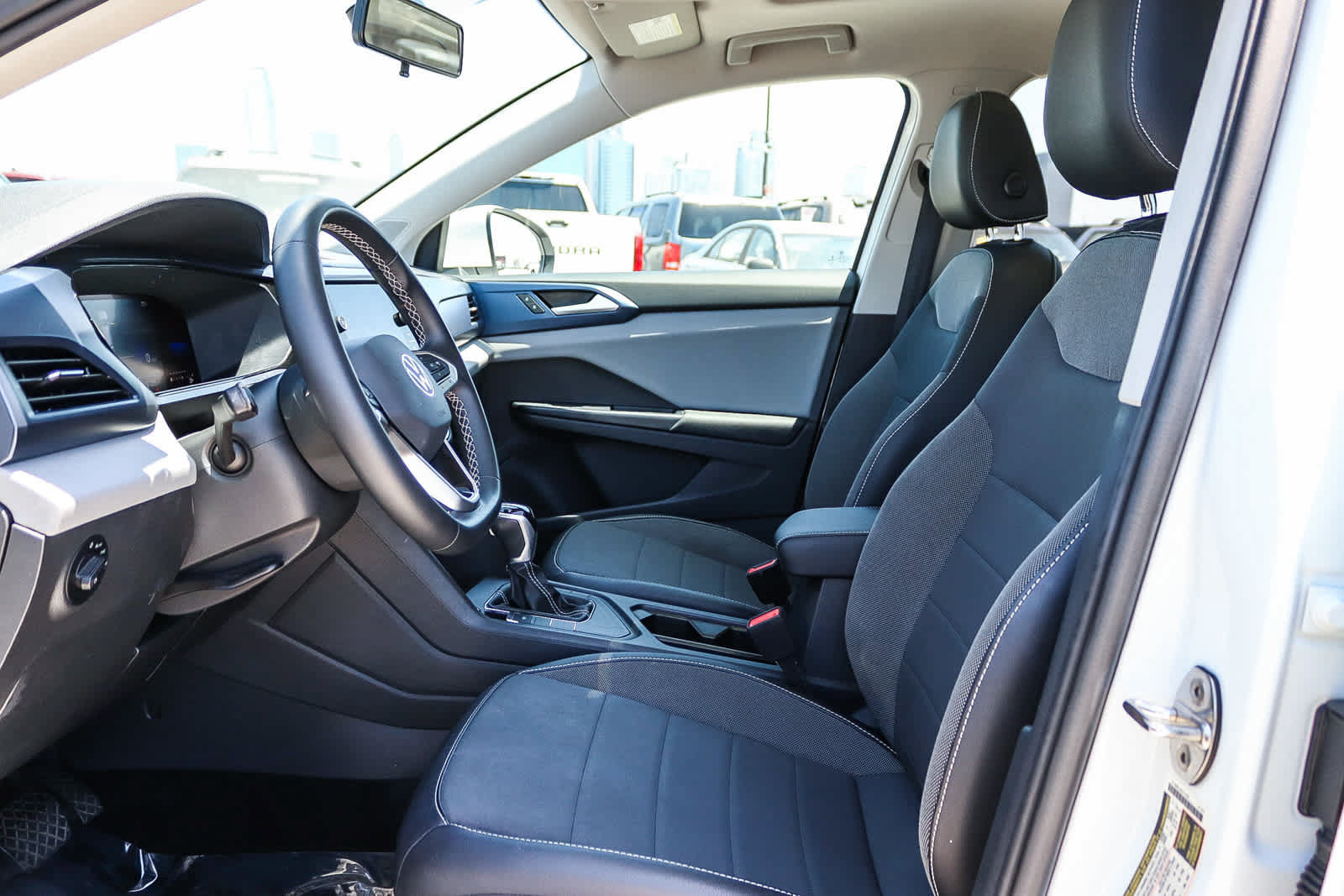 Certified 2022 Volkswagen Taos SE FWD image 17