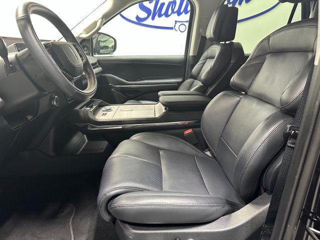 Used 2025 Lincoln Navigator Reserve AWD/4WD image 19