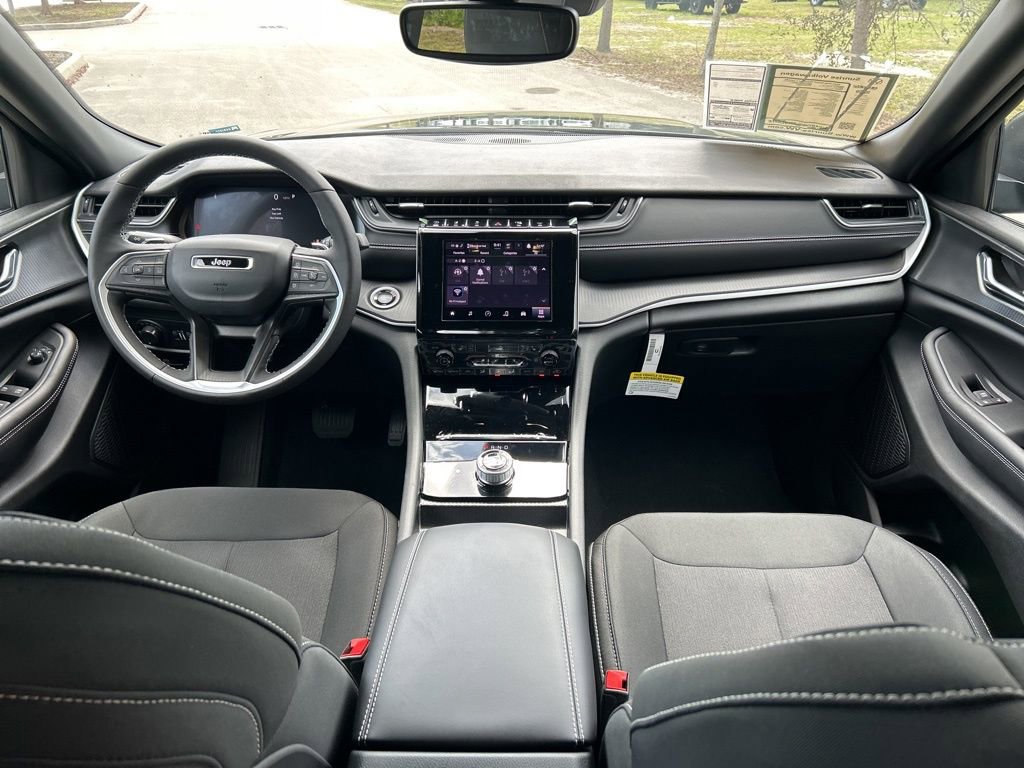 Used 2024 Jeep Grand Cherokee L Laredo w/ Luxury Tech Group I image 10