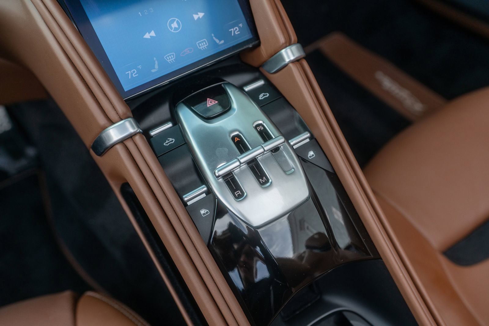 Used 2024 Ferrari Roma Spider image 33