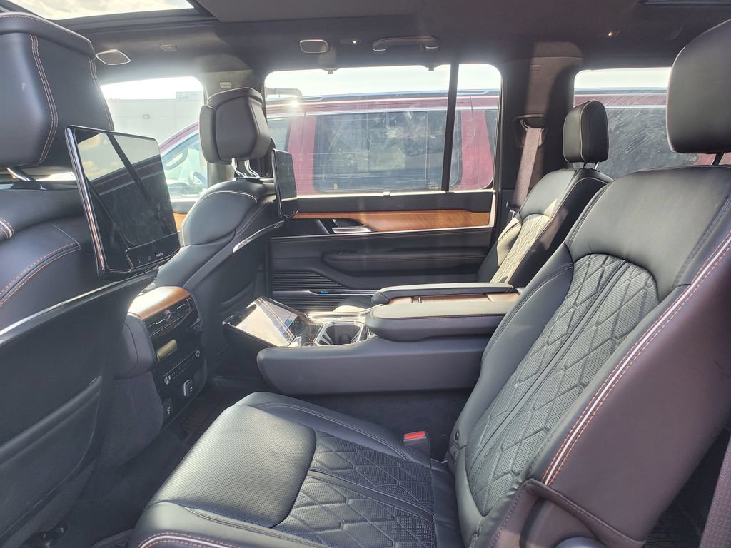 Used 2025 Jeep Grand Wagoneer L Series III w/ Rear Seat Video Group 1 AWD/4WD image 27