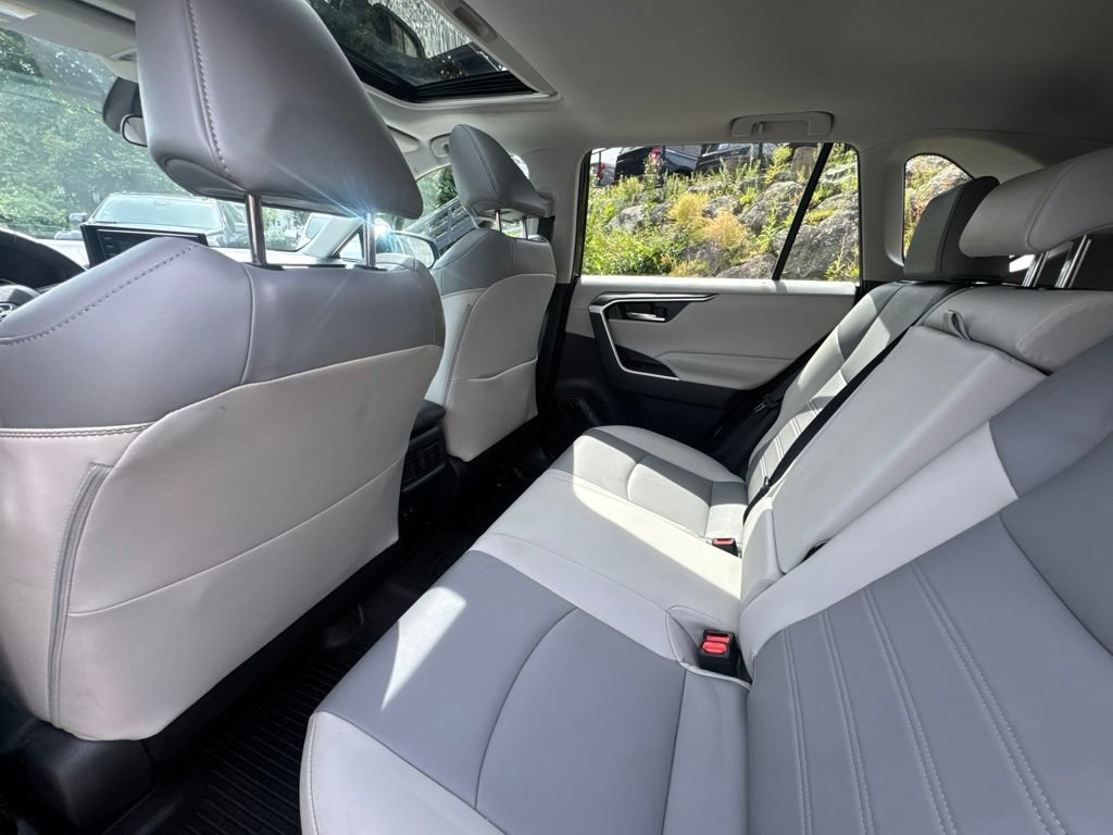 Used 2019 Toyota RAV4 XLE Premium w/ Cold Weather Package AWD/4WD image 20