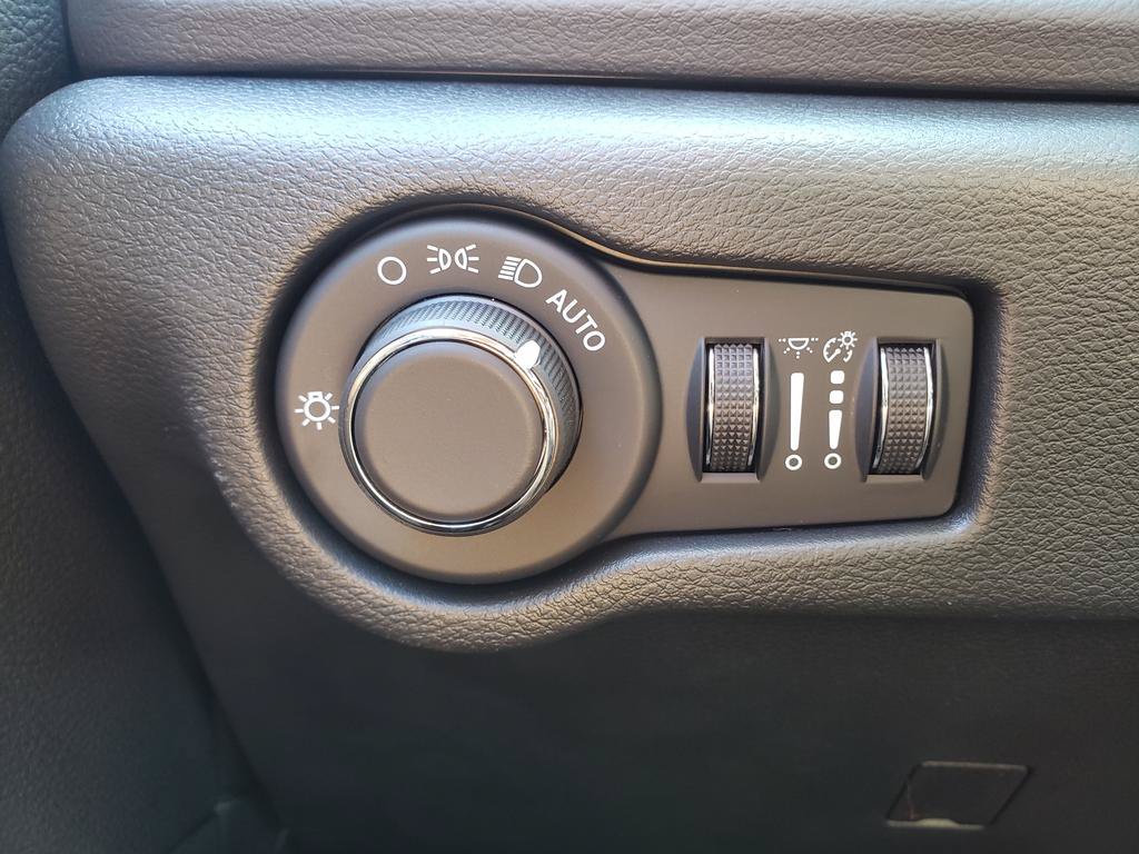 New 2026 Chrysler Voyager LX FWD image 25