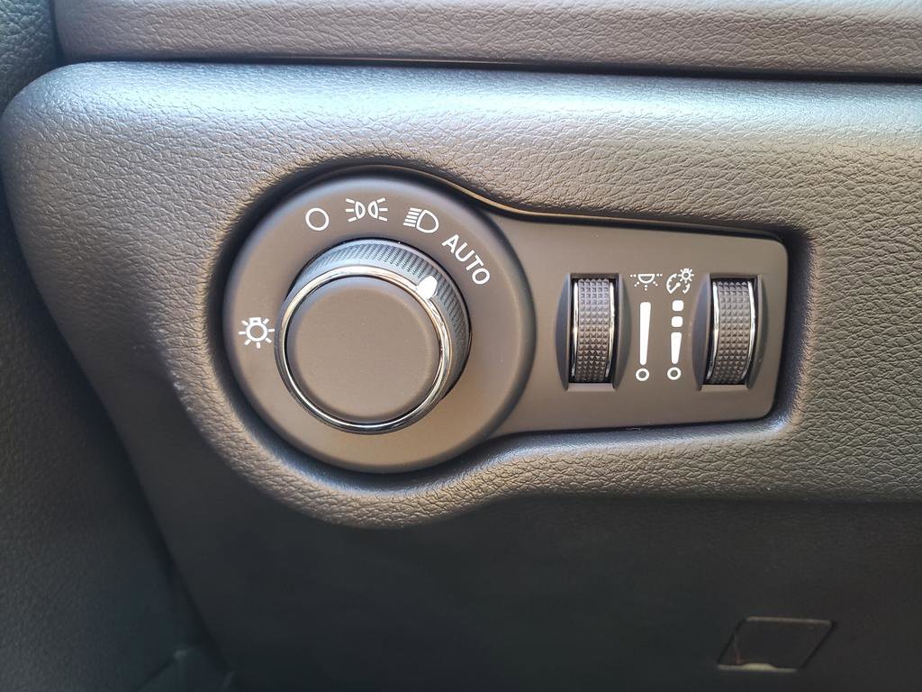 New 2026 Chrysler Voyager LX FWD image 25