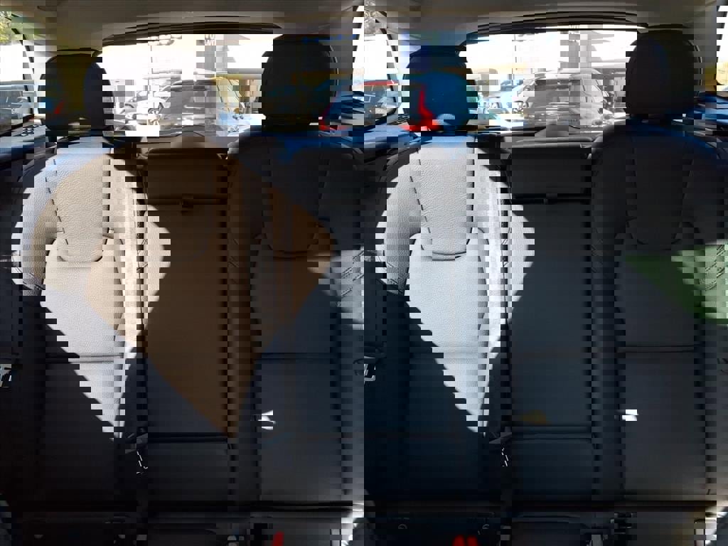 Certified 2025 Volvo XC60 B5 Plus image 19