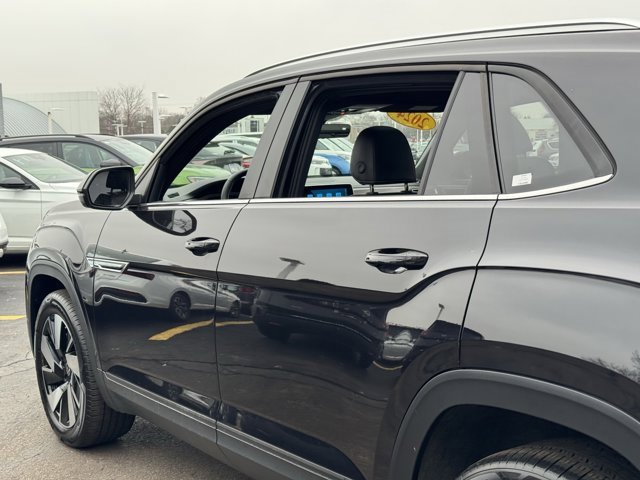 Used 2024 Volkswagen Atlas Cross Sport SE w/ Panoramic Sunroof Package image 23