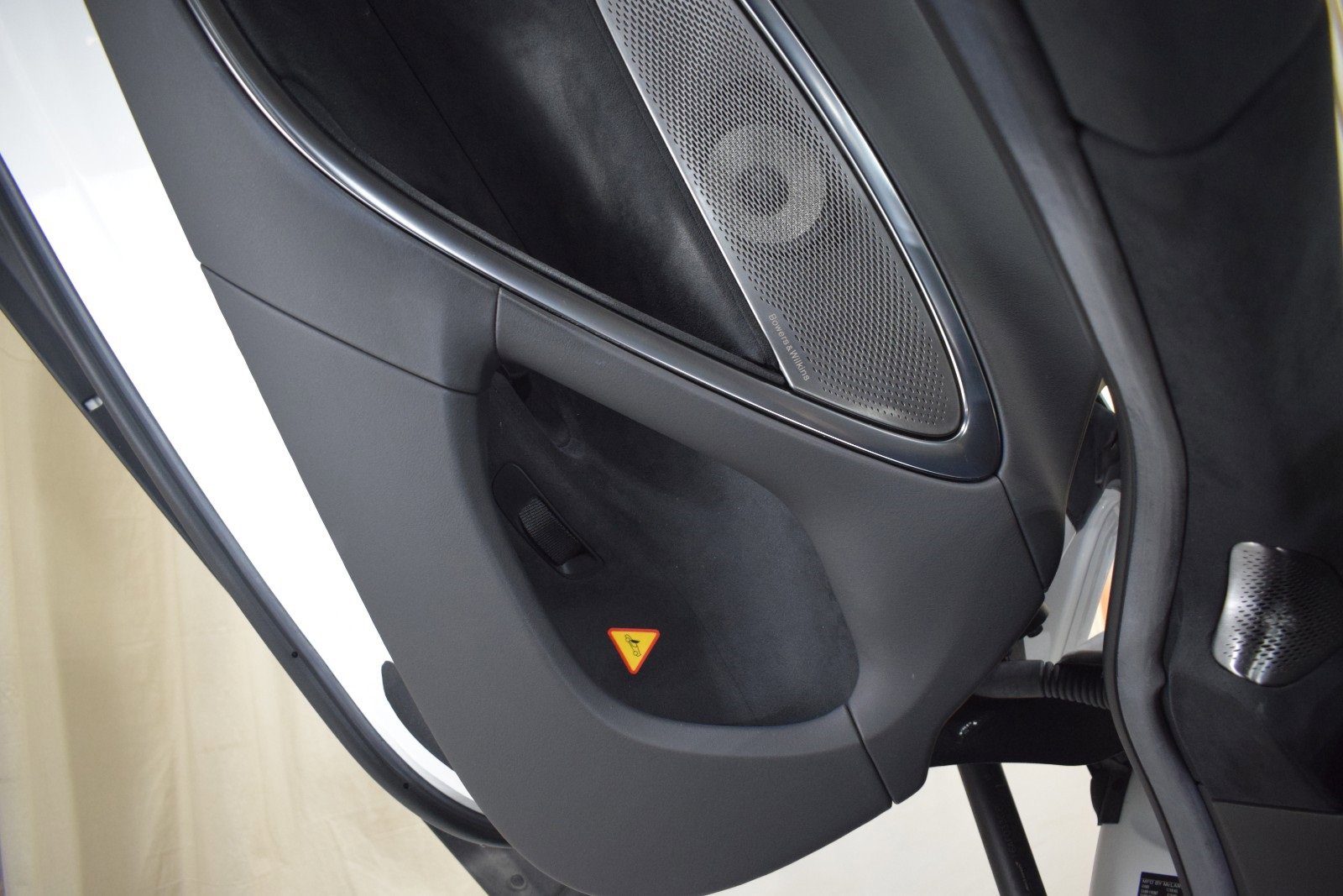 Used 2023 McLaren Artura image 32