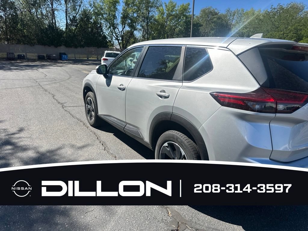 Used 2025 Nissan Rogue SV AWD/4WD image 15