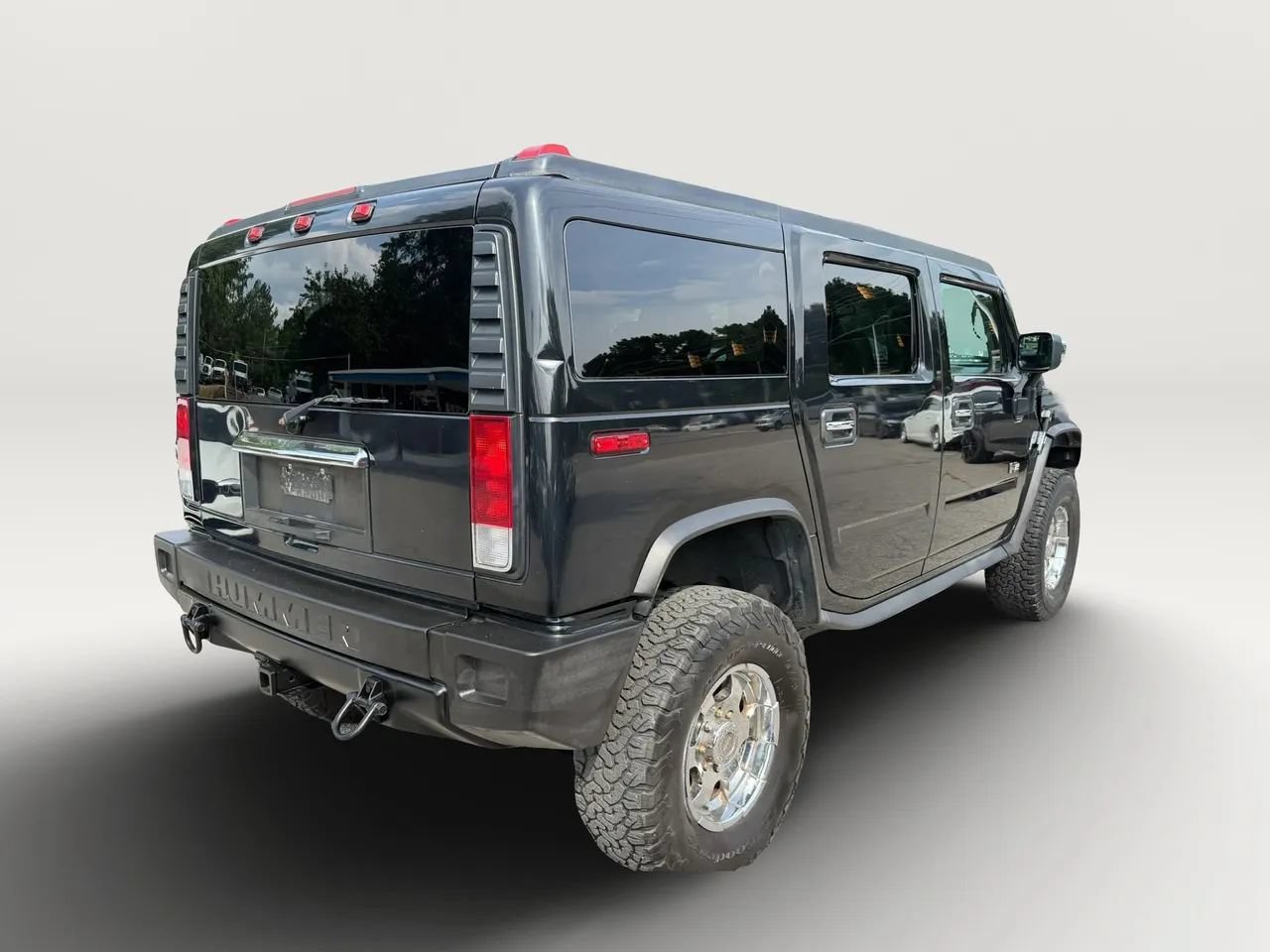 Used 2004 HUMMER H2 SUT w/ Preferred Equipment Group AWD/4WD image 3