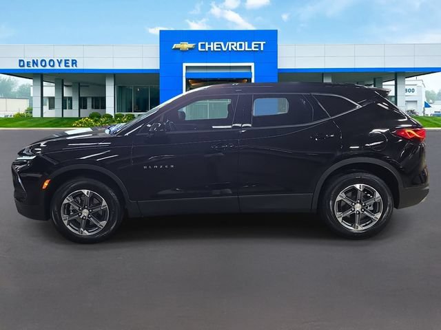 New 2025 Chevrolet Blazer LT w/ Convenience Package FWD image 11