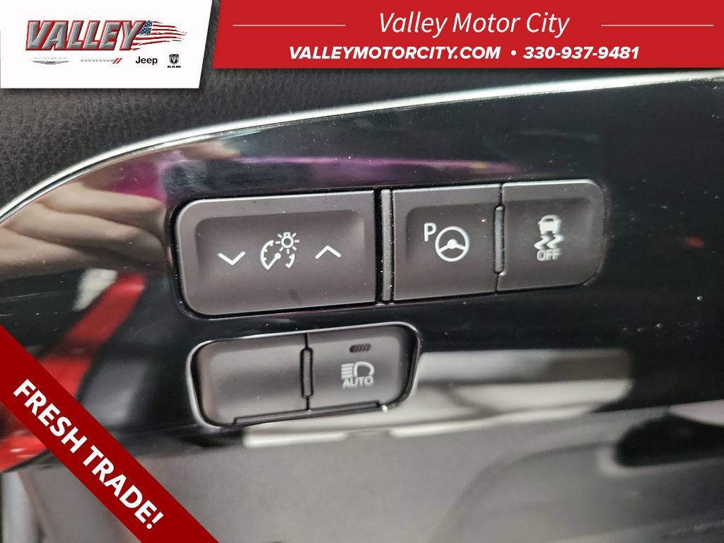 Used 2022 Toyota Prius LE image 29