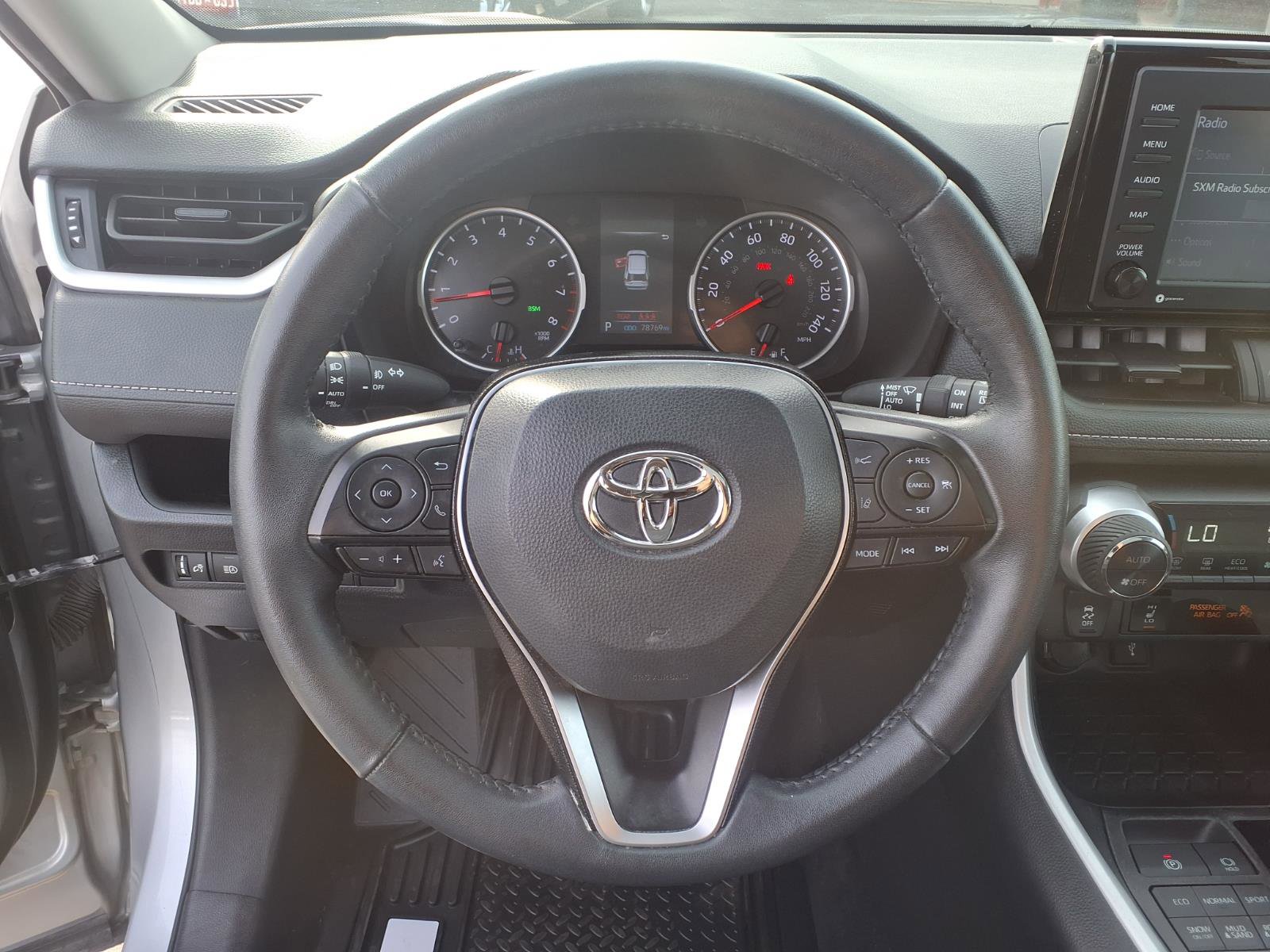 Used 2021 Toyota RAV4 XLE w/ Convenience Package image 7