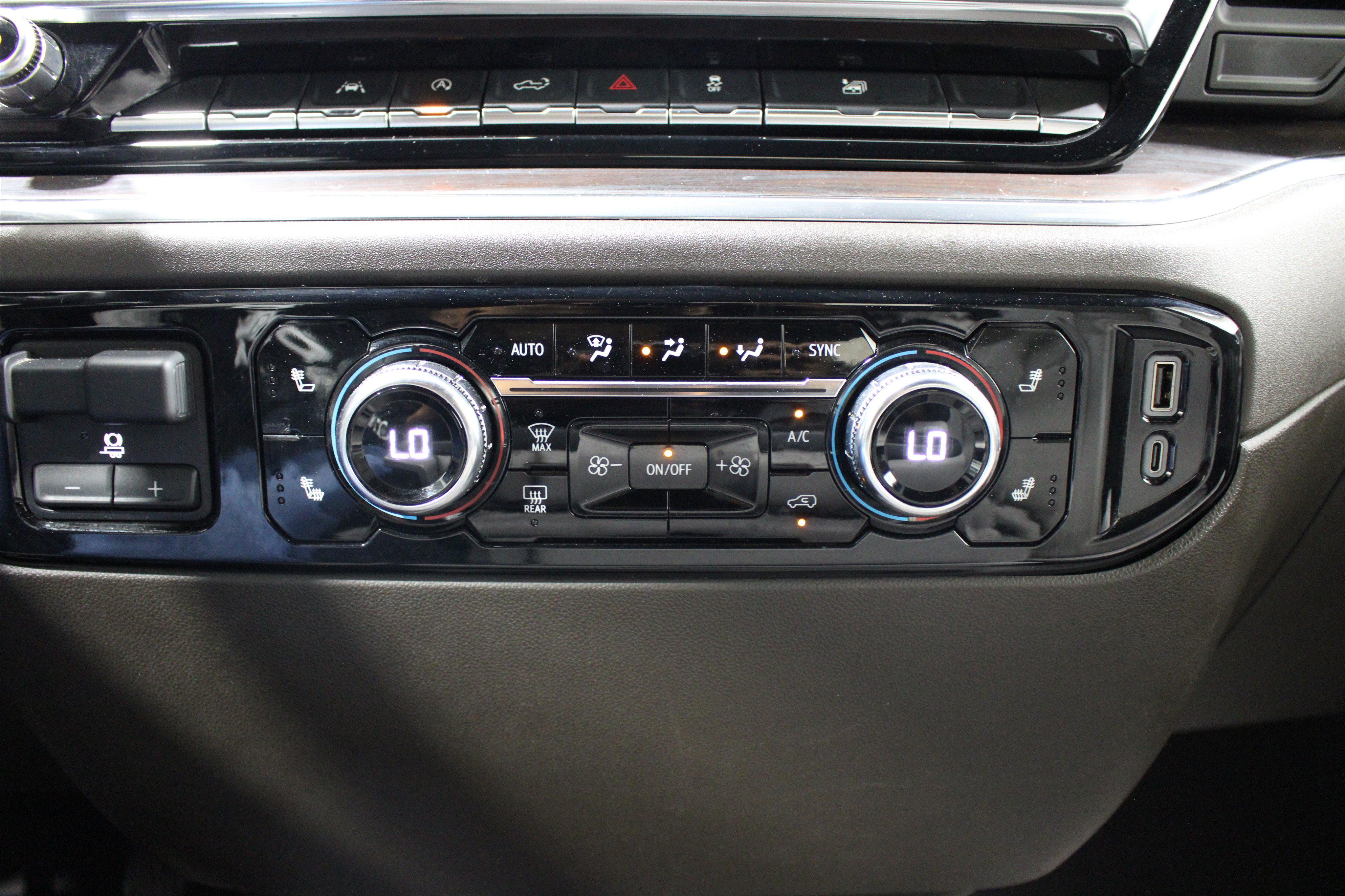 Used 2025 GMC Sierra 1500 SLT RWD image 18