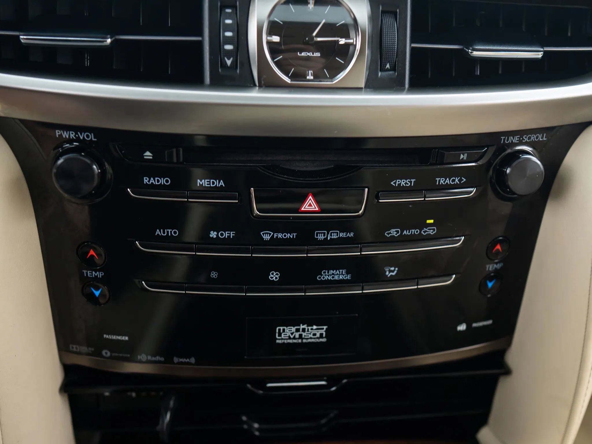 Used 2017 Lexus LX 570 4WD w/ Luxury Package image 33